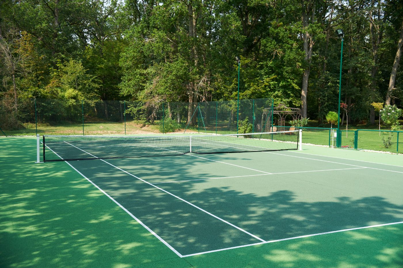 Tennis at Domaine Alauzie in South West France 
