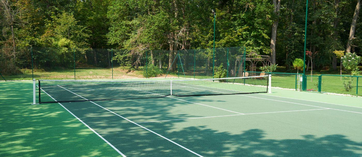 Tennis at Domaine Alauzie in South West France 