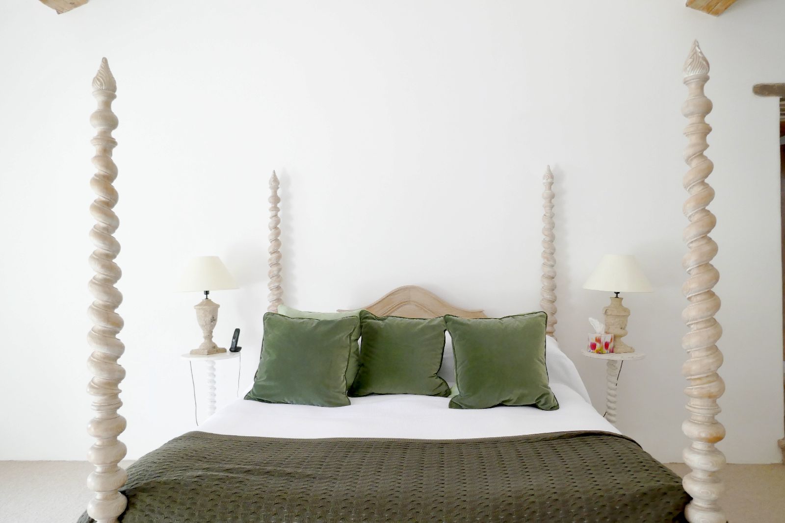 Double bedroom with green blanket at Domaine de la Hille in France