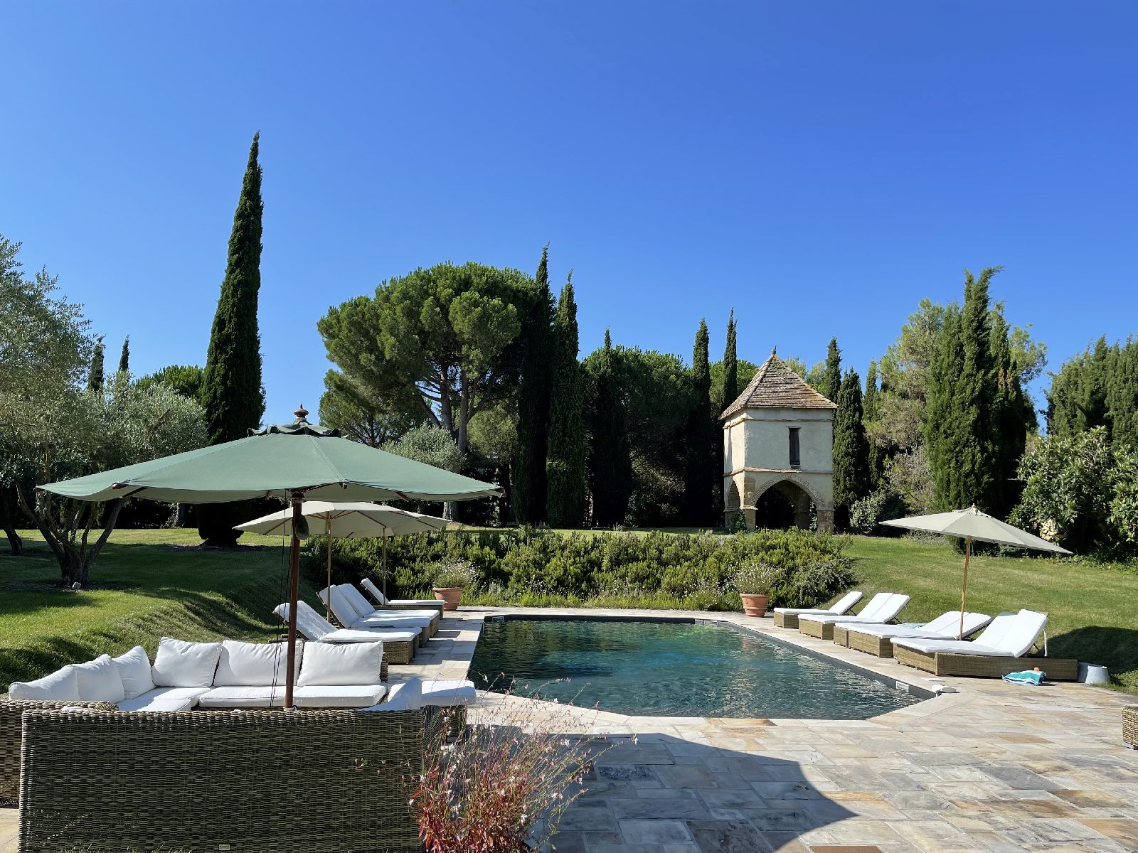 Pool with shaded seating at Domaine de la Hille in France