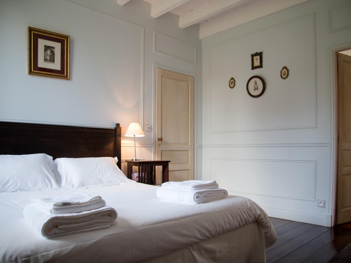 double bedroom in La Colline Bleue, South West France