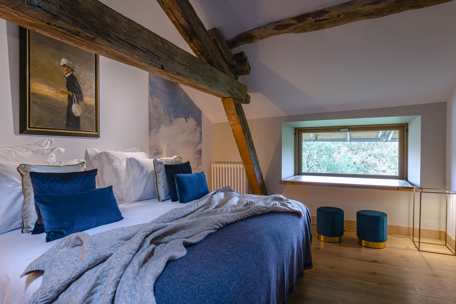 Double bedroom with blue and white bed linen at Le Clos Colombier in France