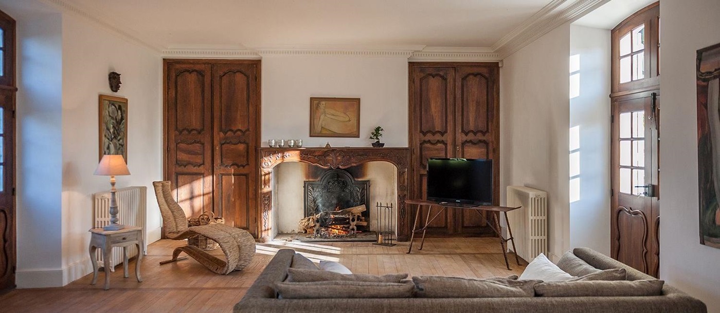 the living room at maison de cales