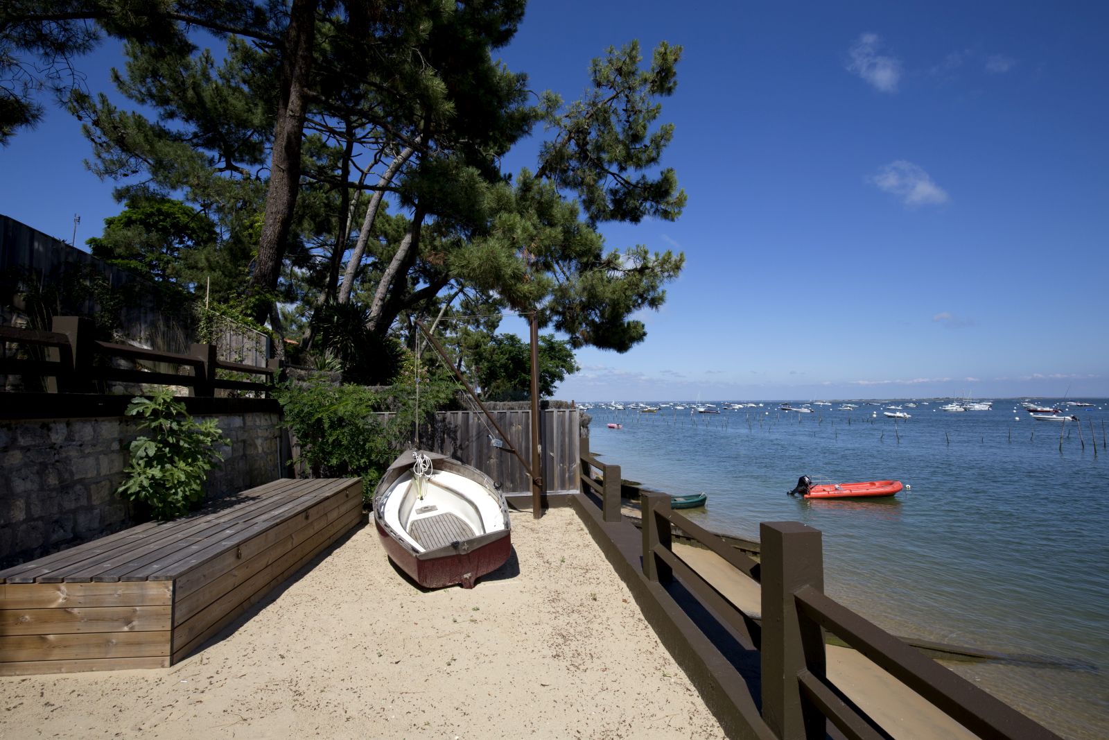 the access to the beach