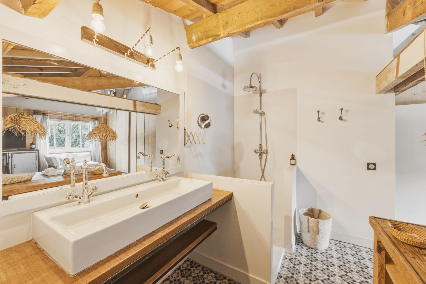 Bathroom at Villa de L'Herbe in South West France