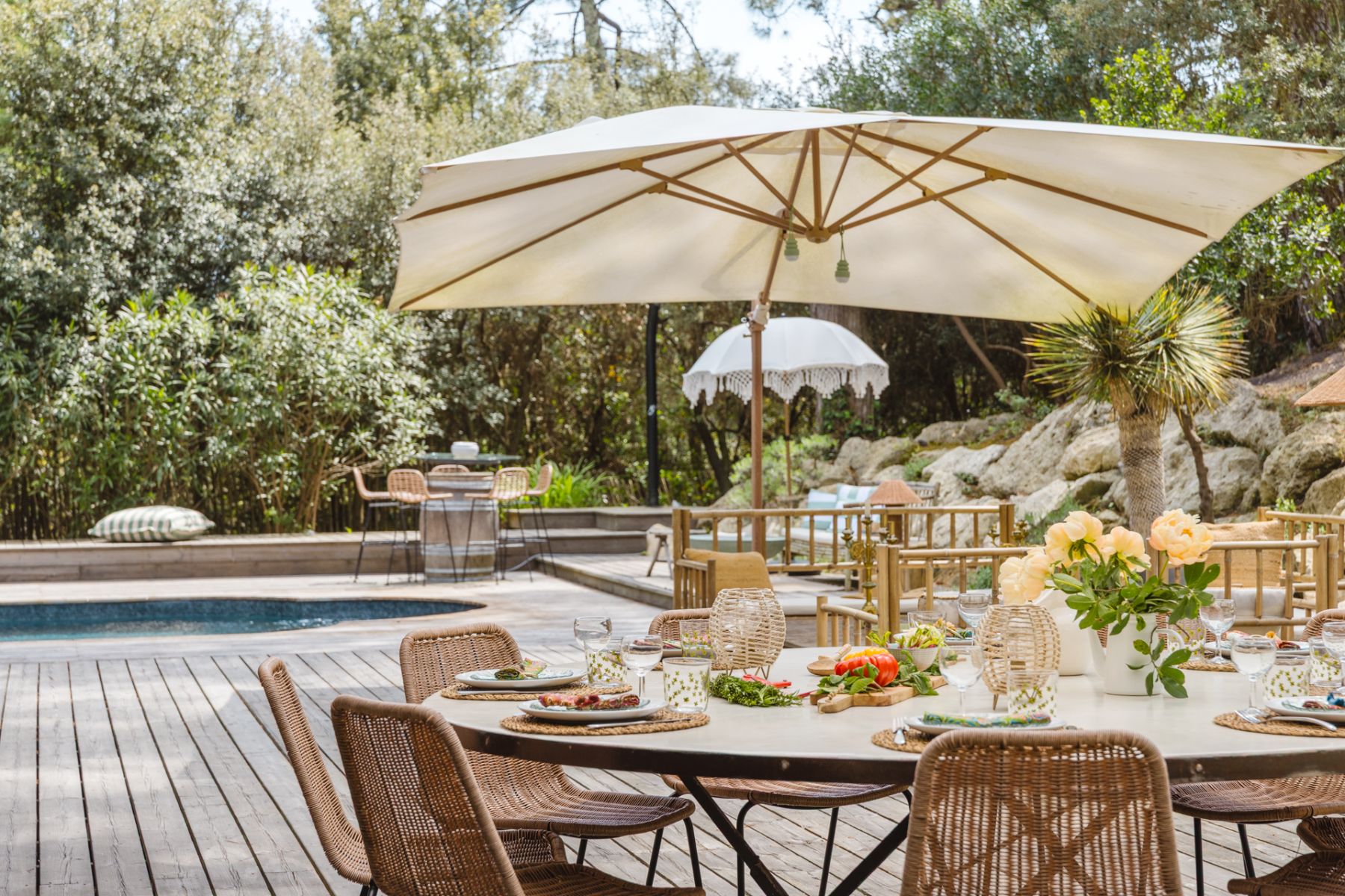 Outdoor dinner setup at Villa de L'Herbe in South West France