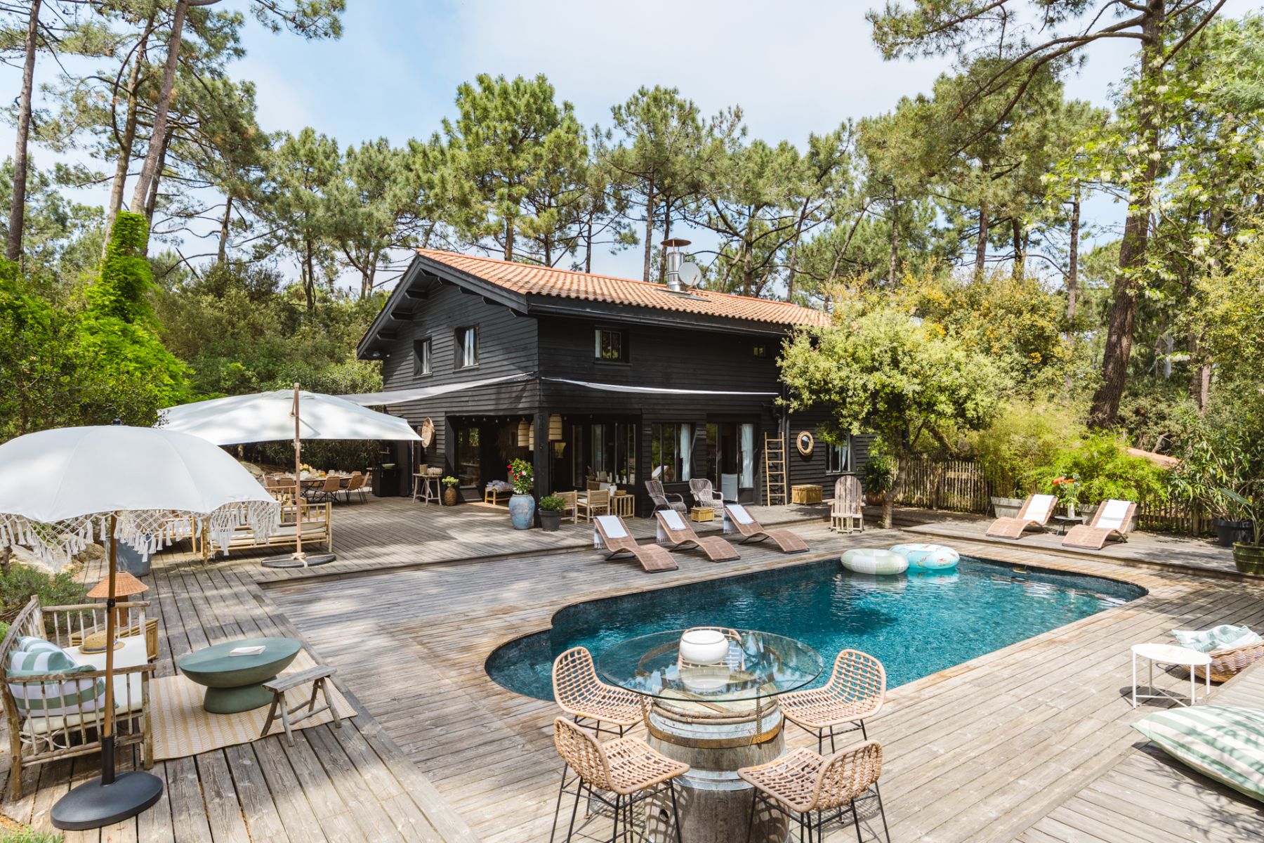 Exterior view of Villa de L'Herbe in South West France