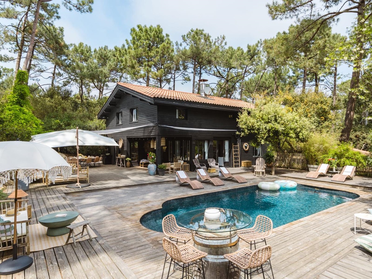 Exterior view of Villa de L'Herbe in South West France