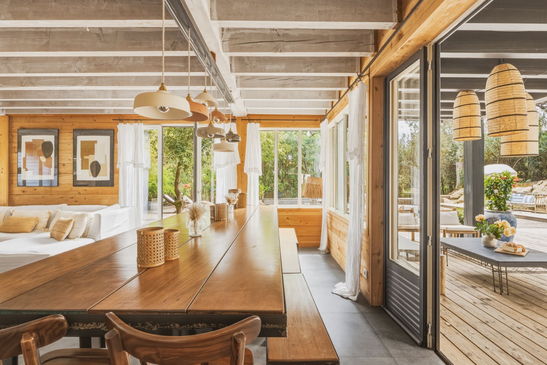 Kitchen table at Villa de L'Herbe in South West France
