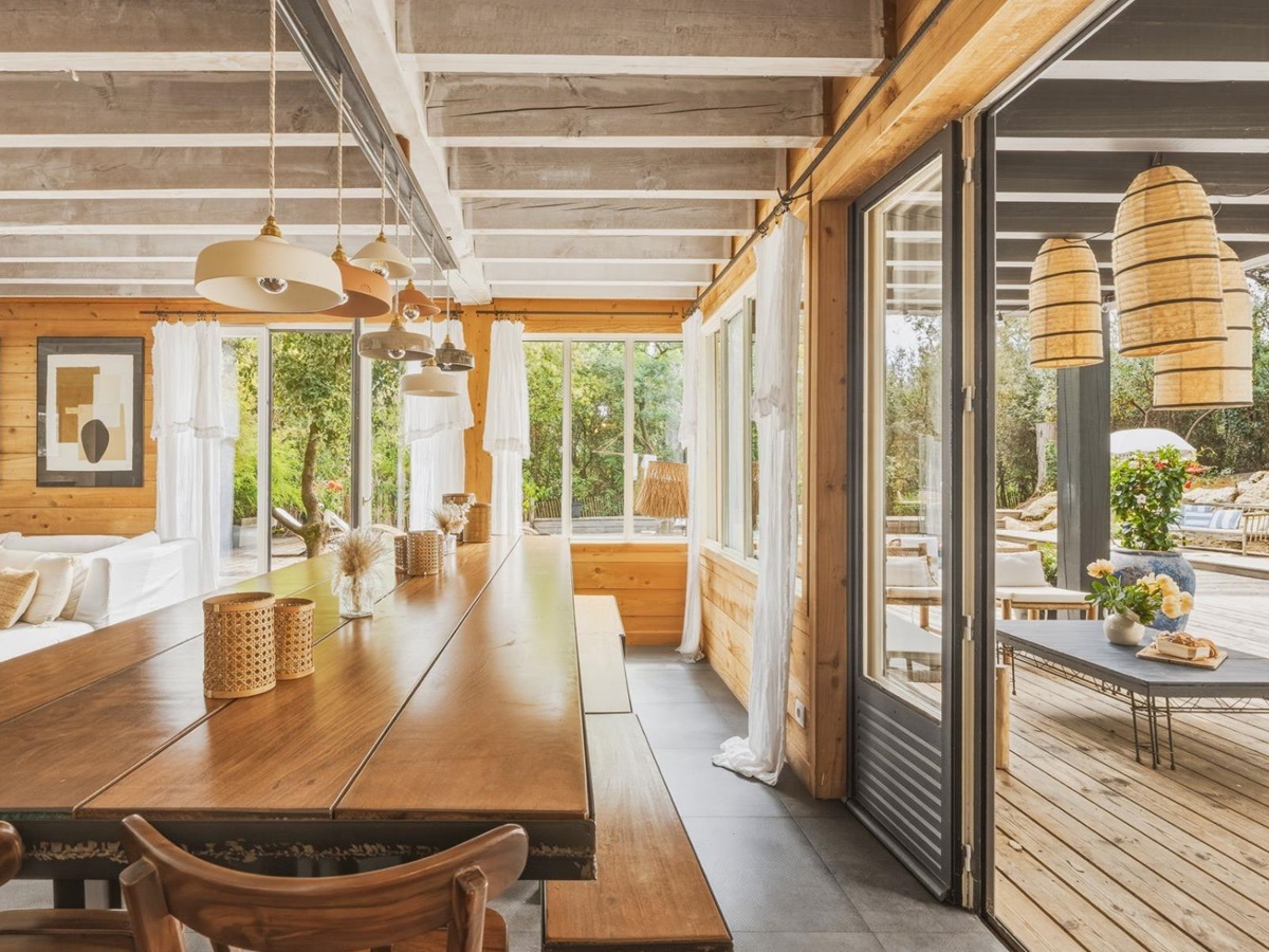 Kitchen table at Villa de L'Herbe in South West France