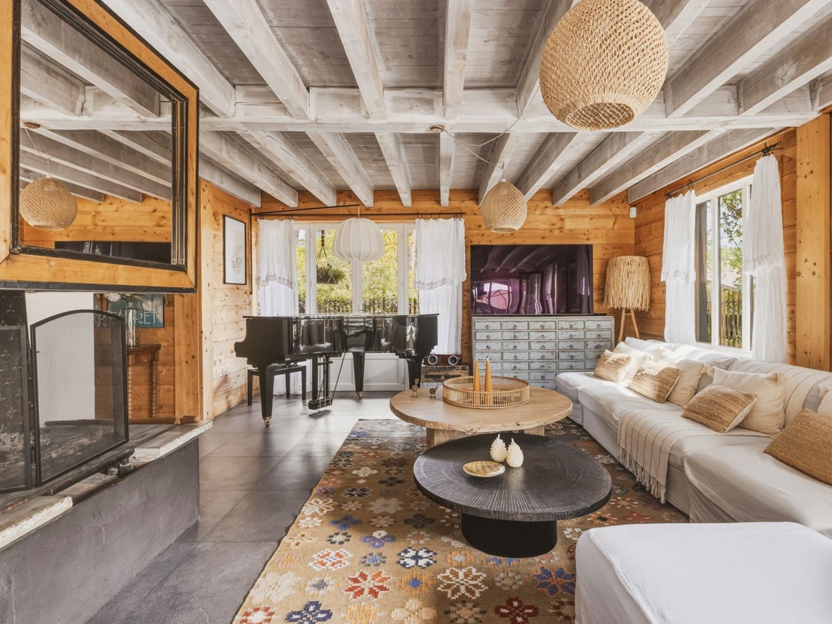 Lounge at Villa de L'Herbe in South West France
