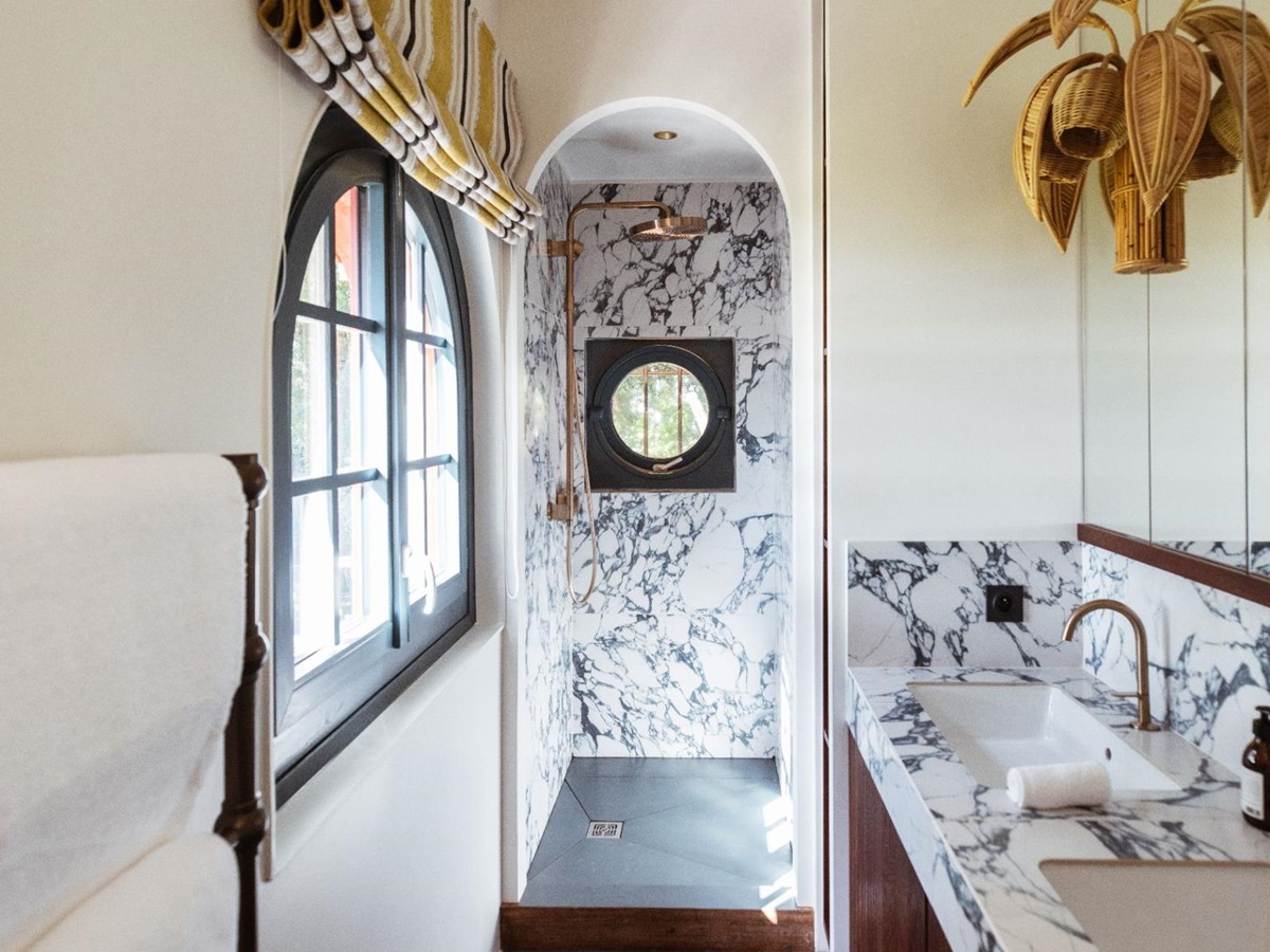 Bathroom at Villa du Lac in South West France