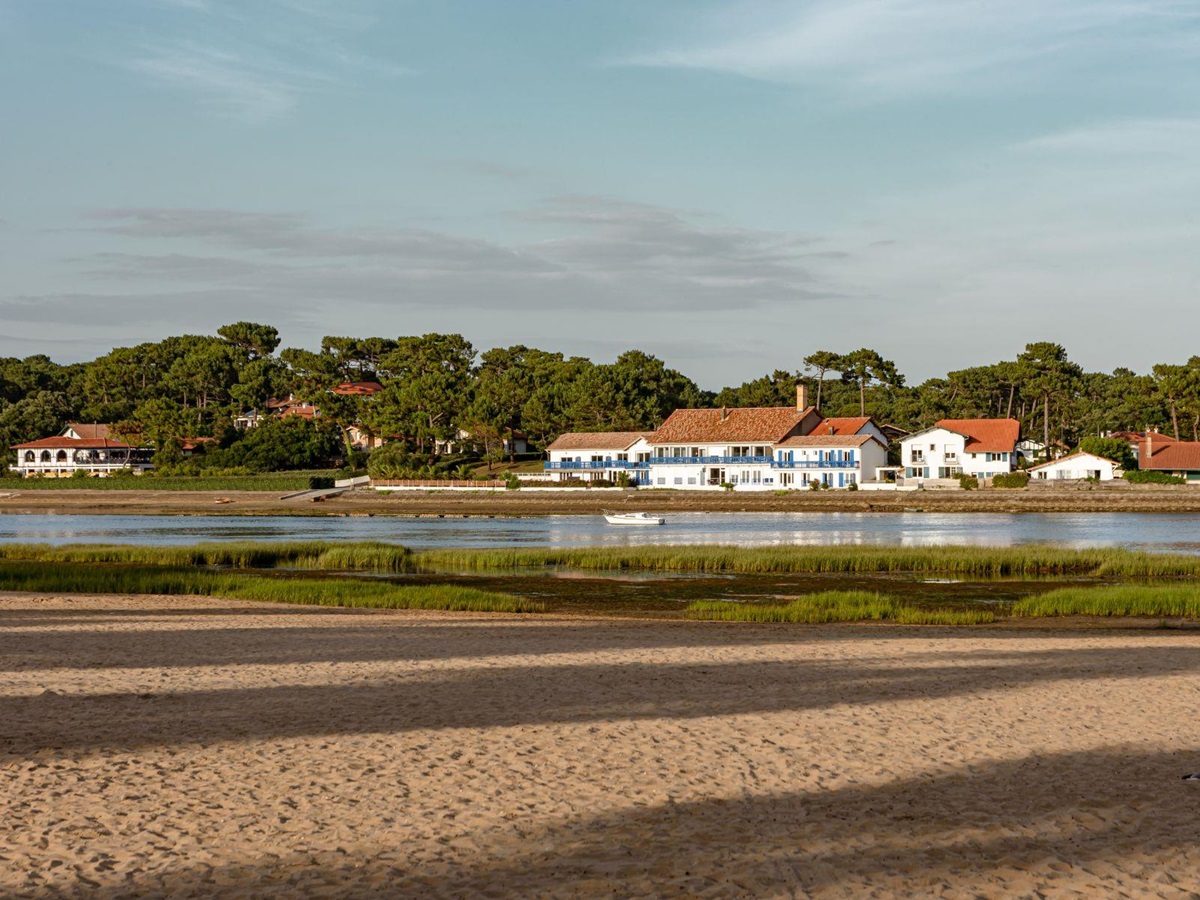 Beach at Villa du Lac in South West France