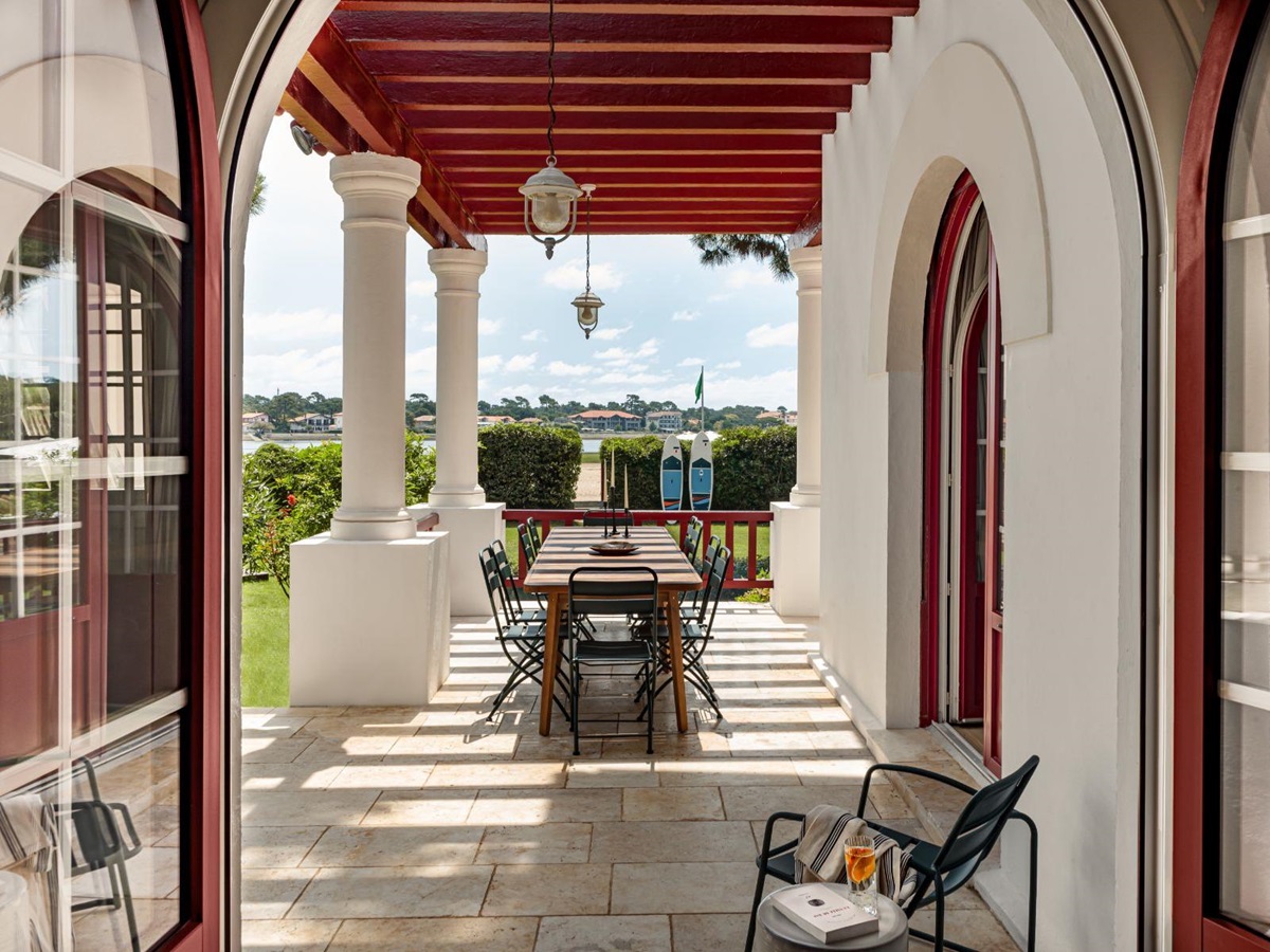 Outdoor Dining at Villa du Lac in South West France