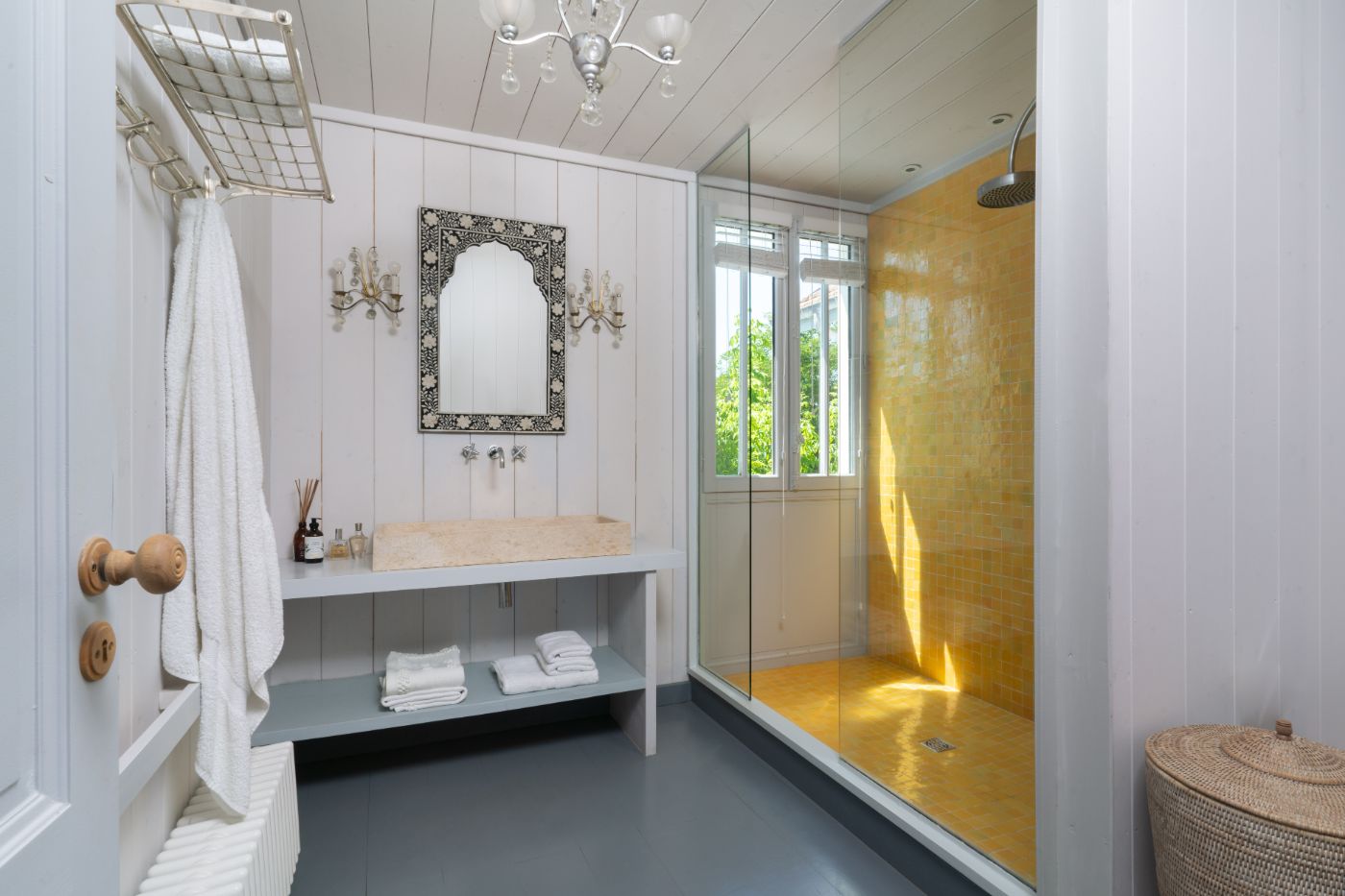 Bathroom at Villa Isabelle in South West France