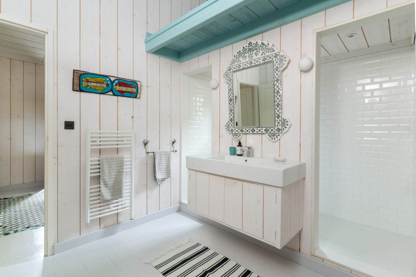 Guesthouse bathroom at Villa Isabelle in South West France