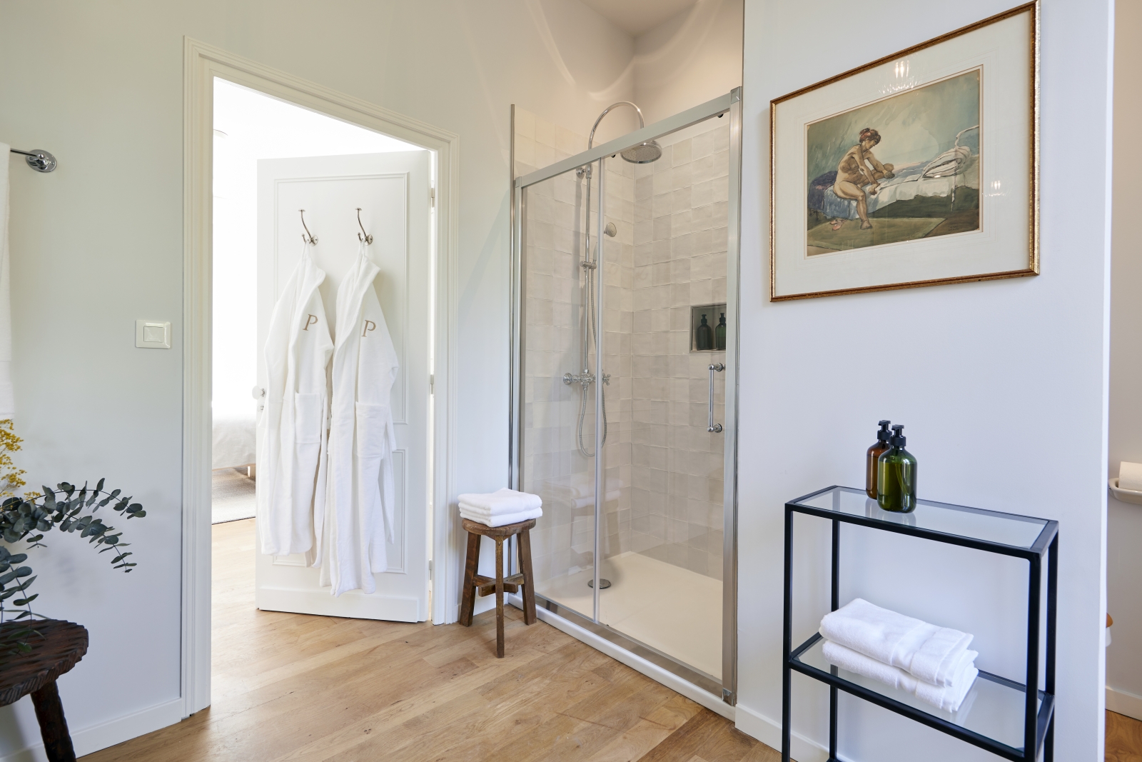 bathroom with walk-in shower at pomiera, france