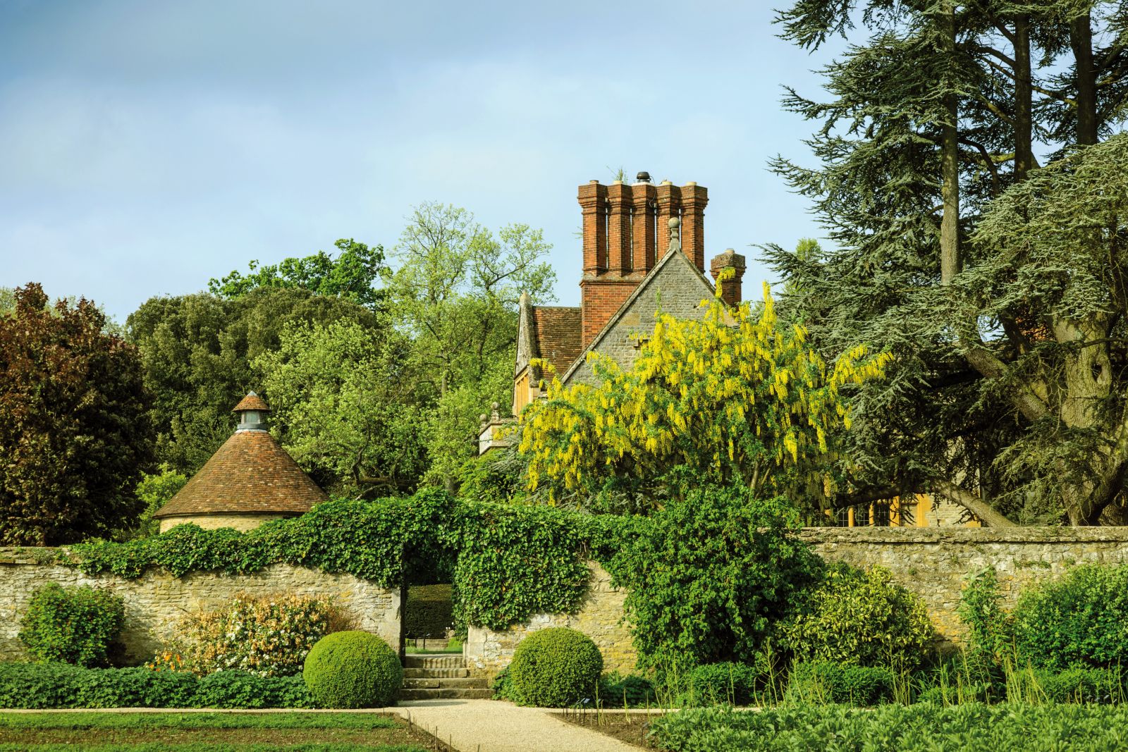 Grounds of Belmond Le Manoir Aux Quat'Saisons in Oxfordshire