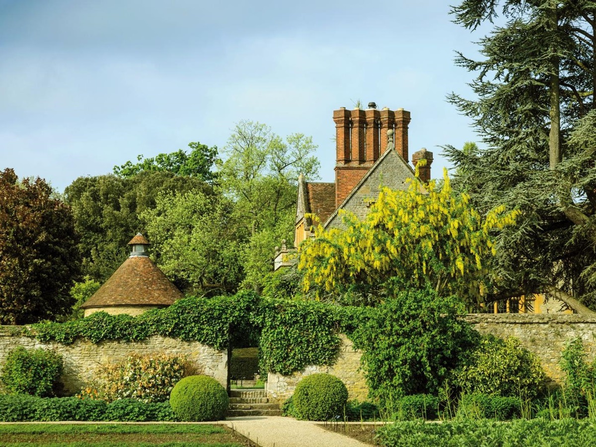 Grounds of Belmond Le Manoir Aux Quat'Saisons in Oxfordshire