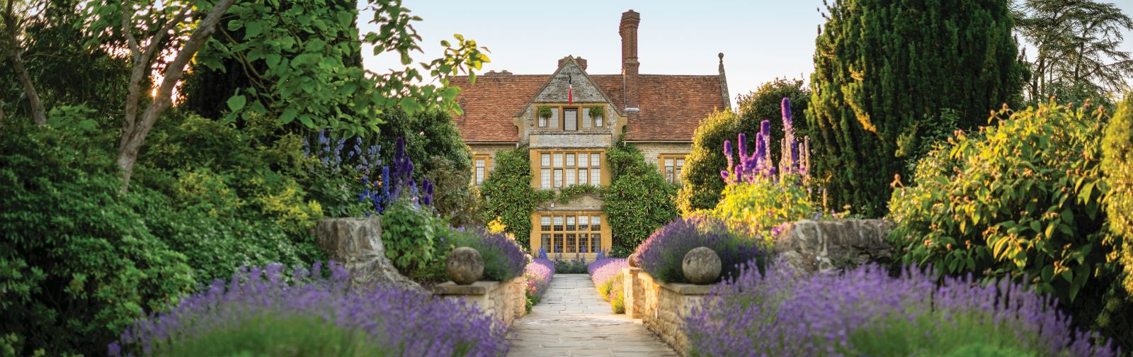 Gardens and entrance to Belmond Le Manoir Aux Quat'Saisons in Oxfordshire