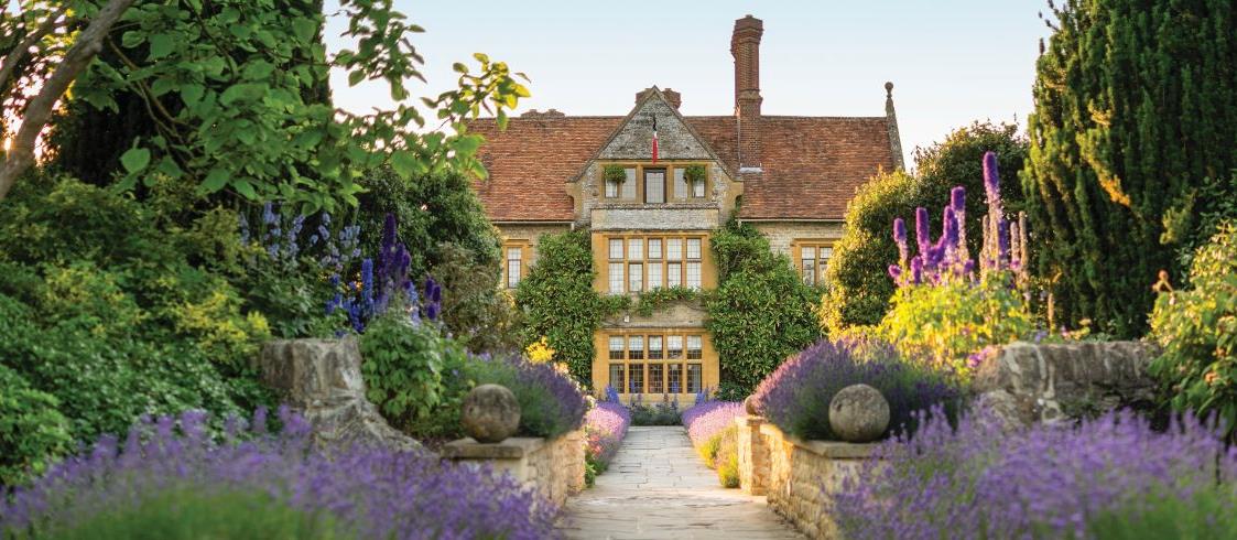 Gardens and entrance to Belmond Le Manoir Aux Quat'Saisons in Oxfordshire