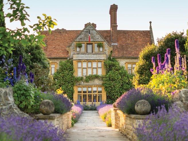 Gardens and entrance to Belmond Le Manoir Aux Quat'Saisons in Oxfordshire