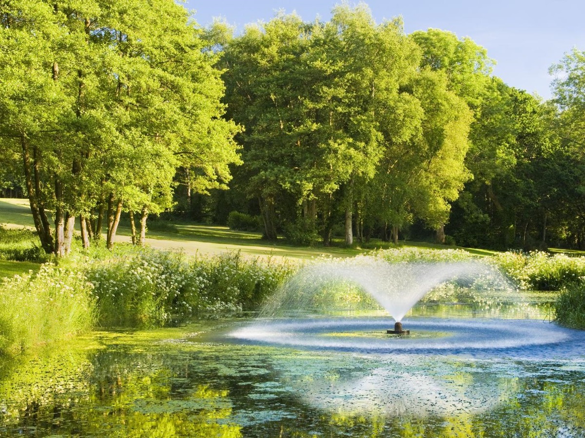 Lake and fountain in the grounds of at Chewton Glen in the New Forest UK