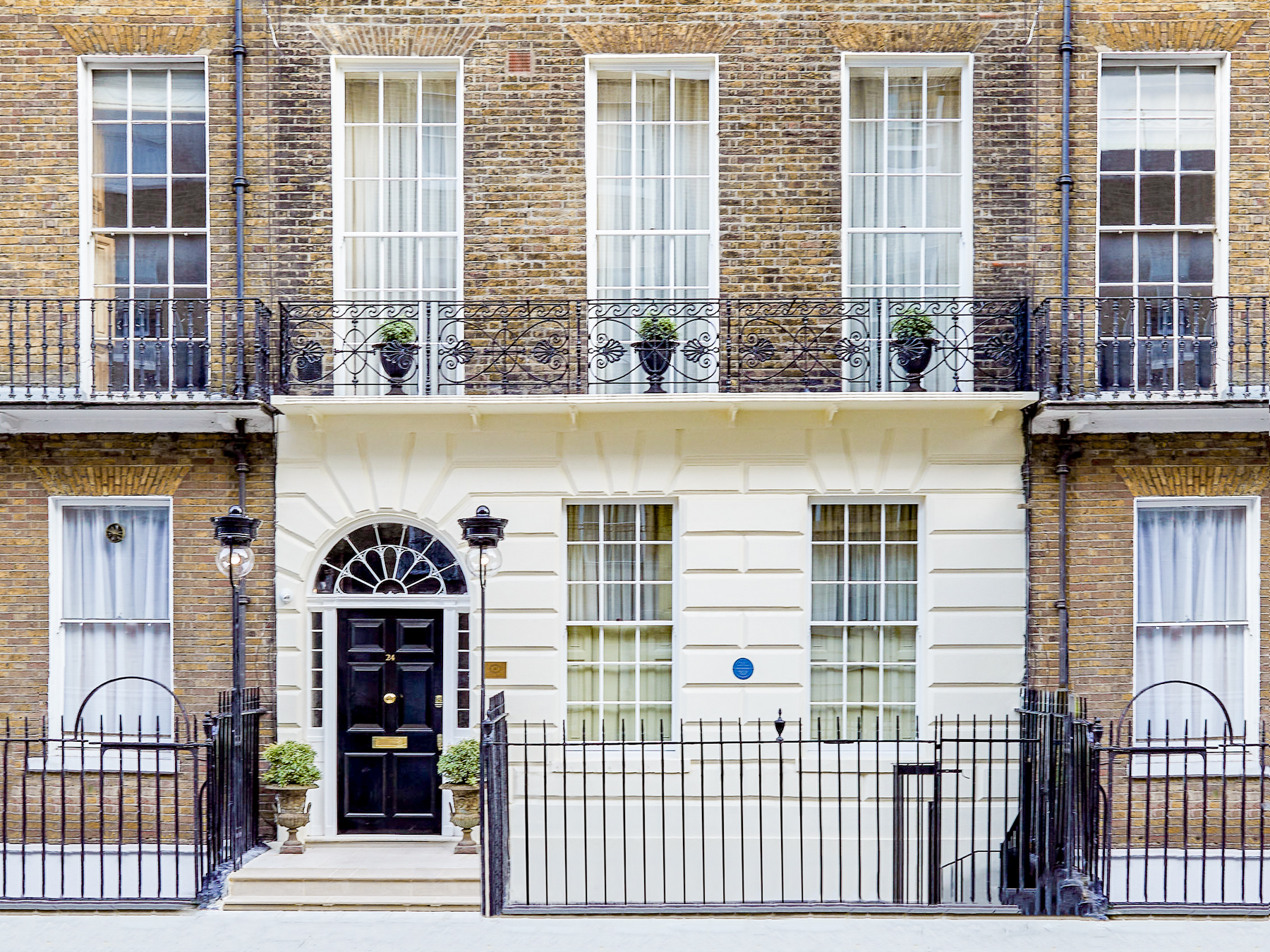 Exterior view of Henry's Townhouse in Marylebone