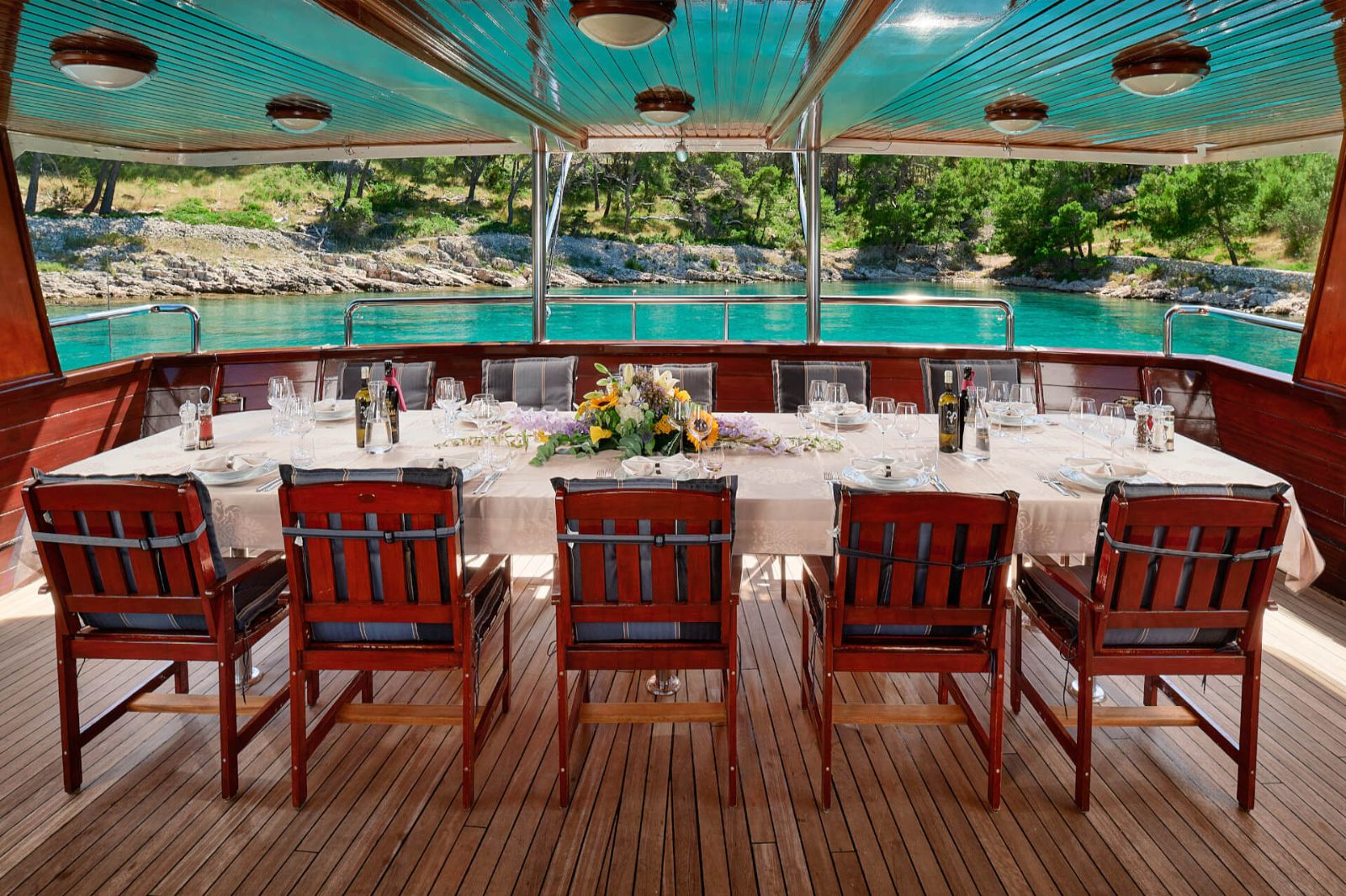 Alfresco dining deck onboard the Luna gulet in Croatia