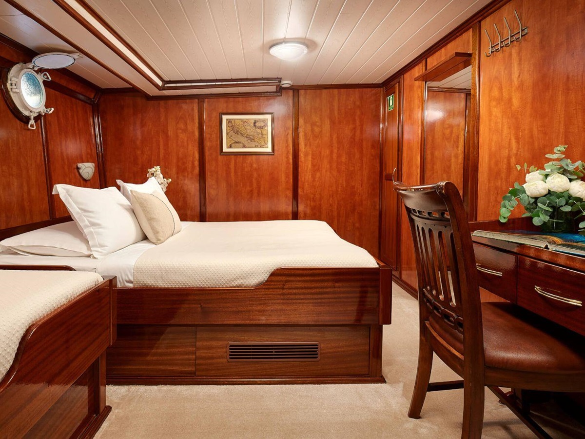 Double guest cabin onboard the Luna gulet in Croatia