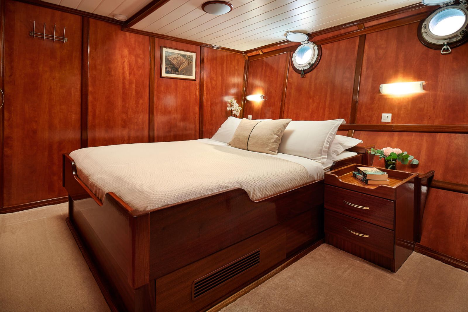 Double cabin bed onboard the Luna gulet in Croatia