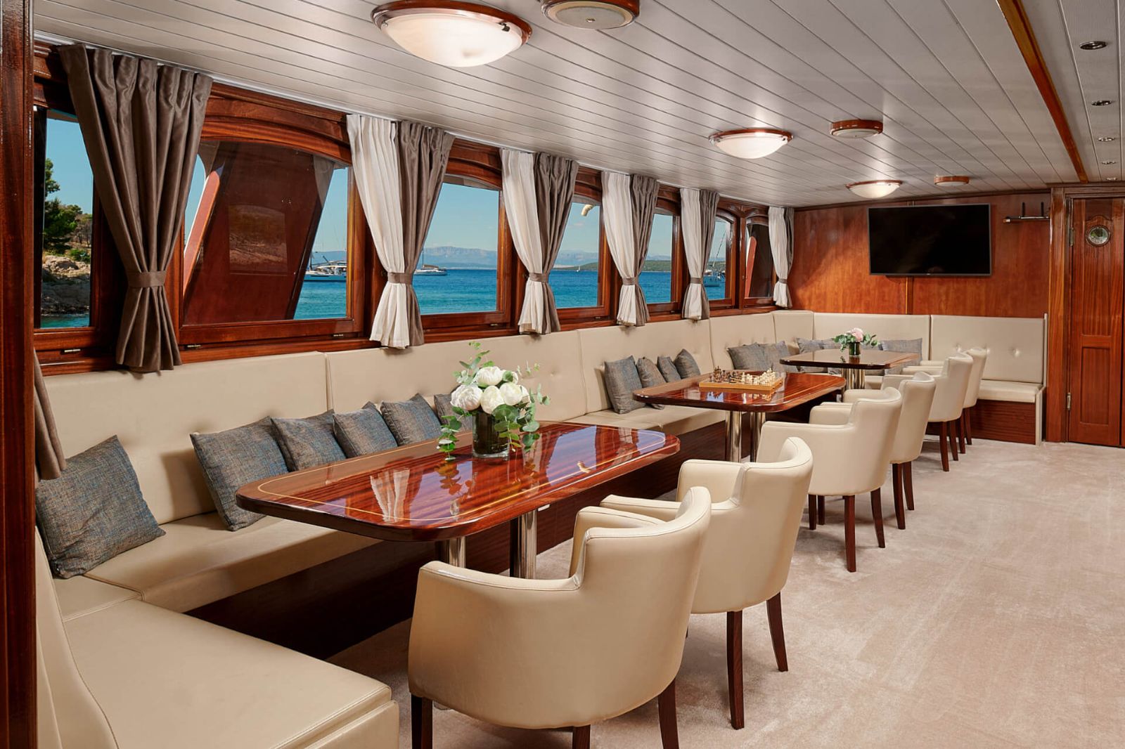 Saloon dining tables onboard the Luna gulet in Croatia