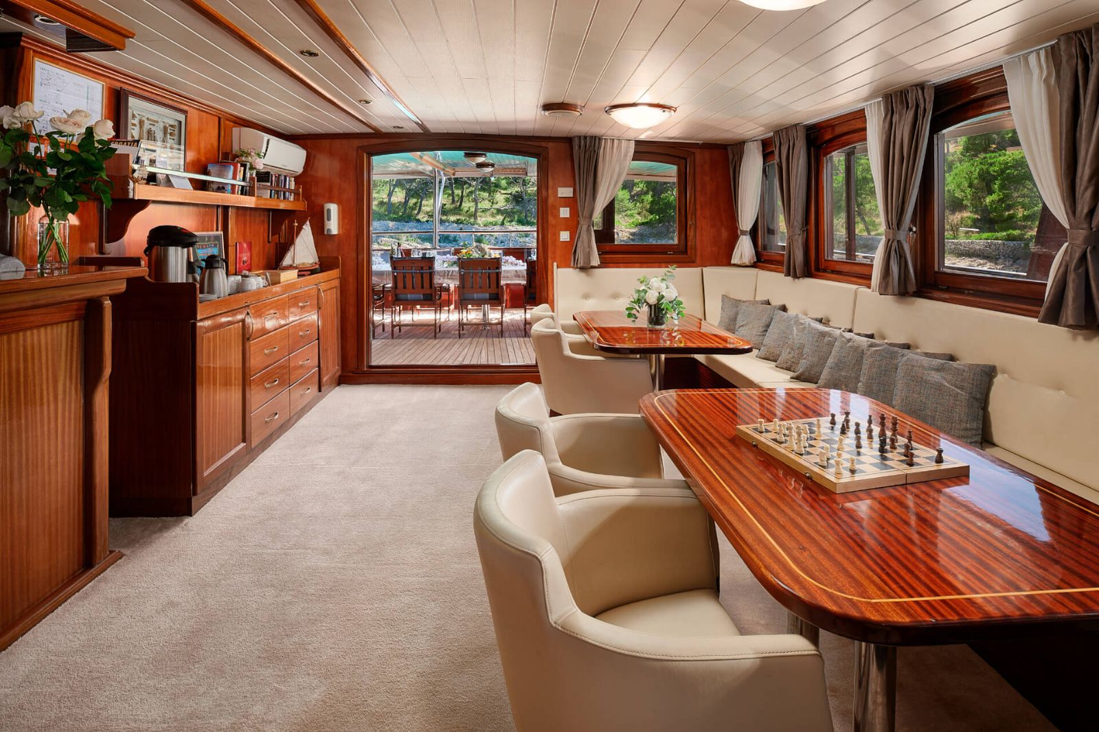 Saloon seating onboard the Luna gulet in Croatia