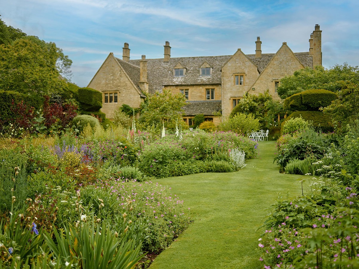 View of house and gardens at Broadway House in the Cotswolds