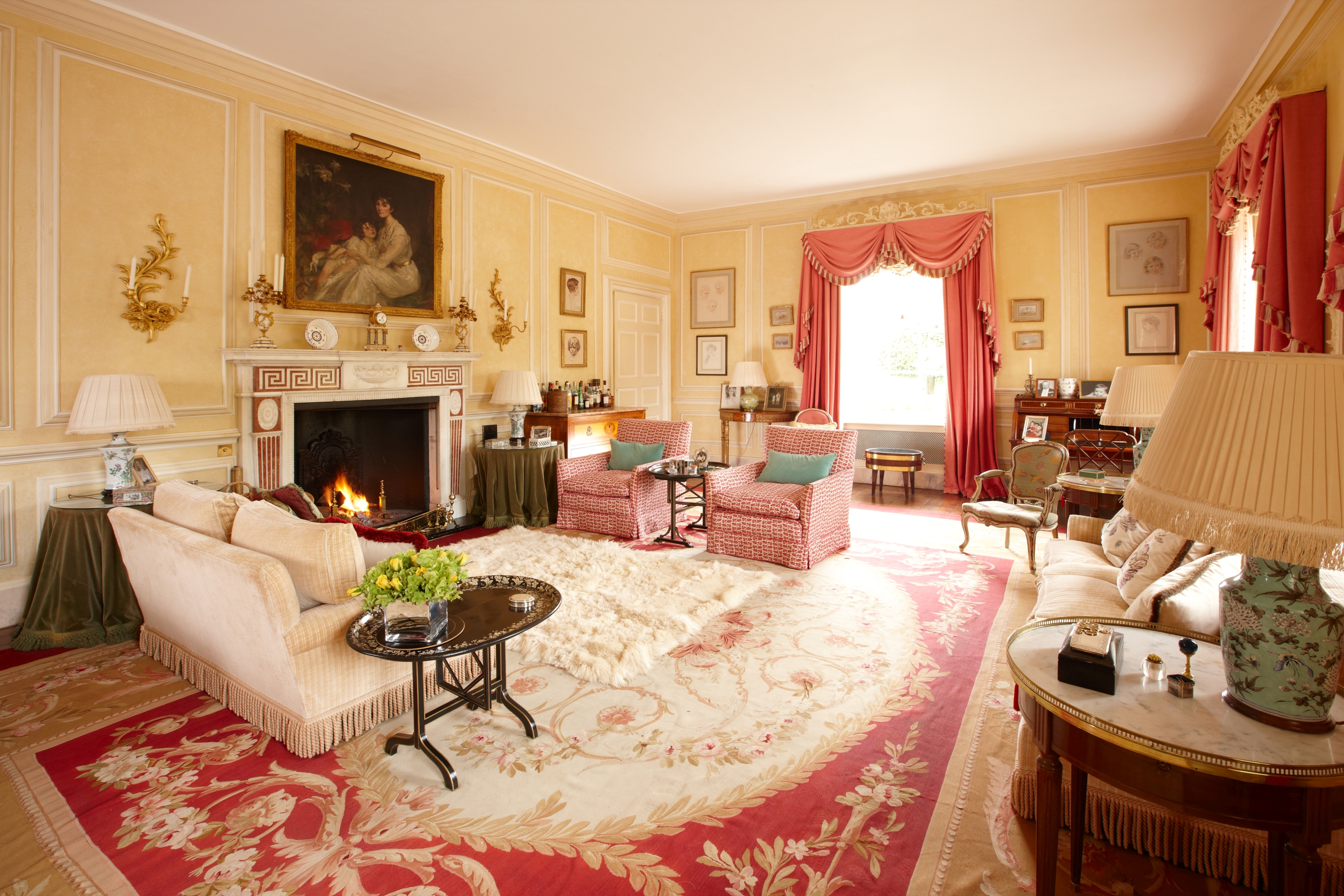 Living room with fireplace in Cornwell Manor, Cotswolds
