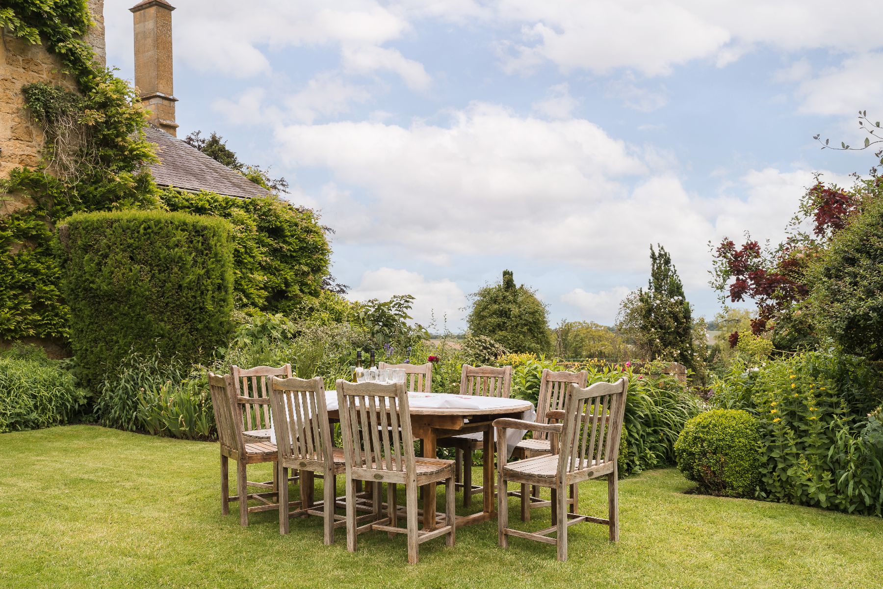 Outdoor dining at Ivy Manor in the Cotswolds