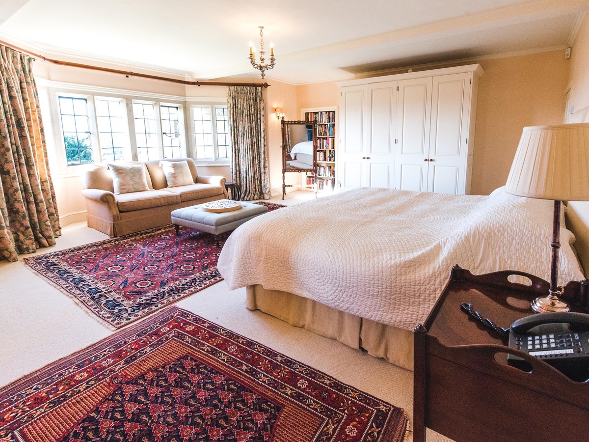 Doubloe bedroom in Manor in the Rissingtons, Cotswolds