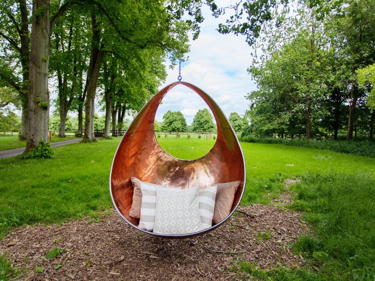 the outside sitting area