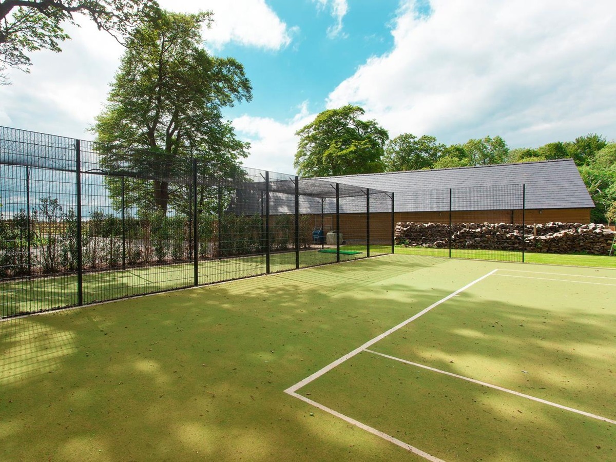 the tennis court at woodstock lodge