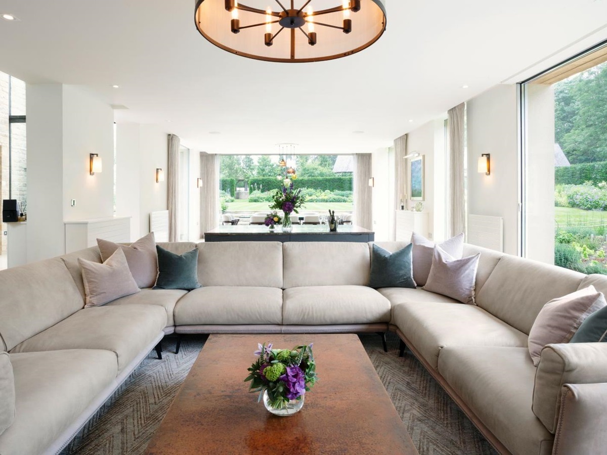 Living room at Woodstock Lodge