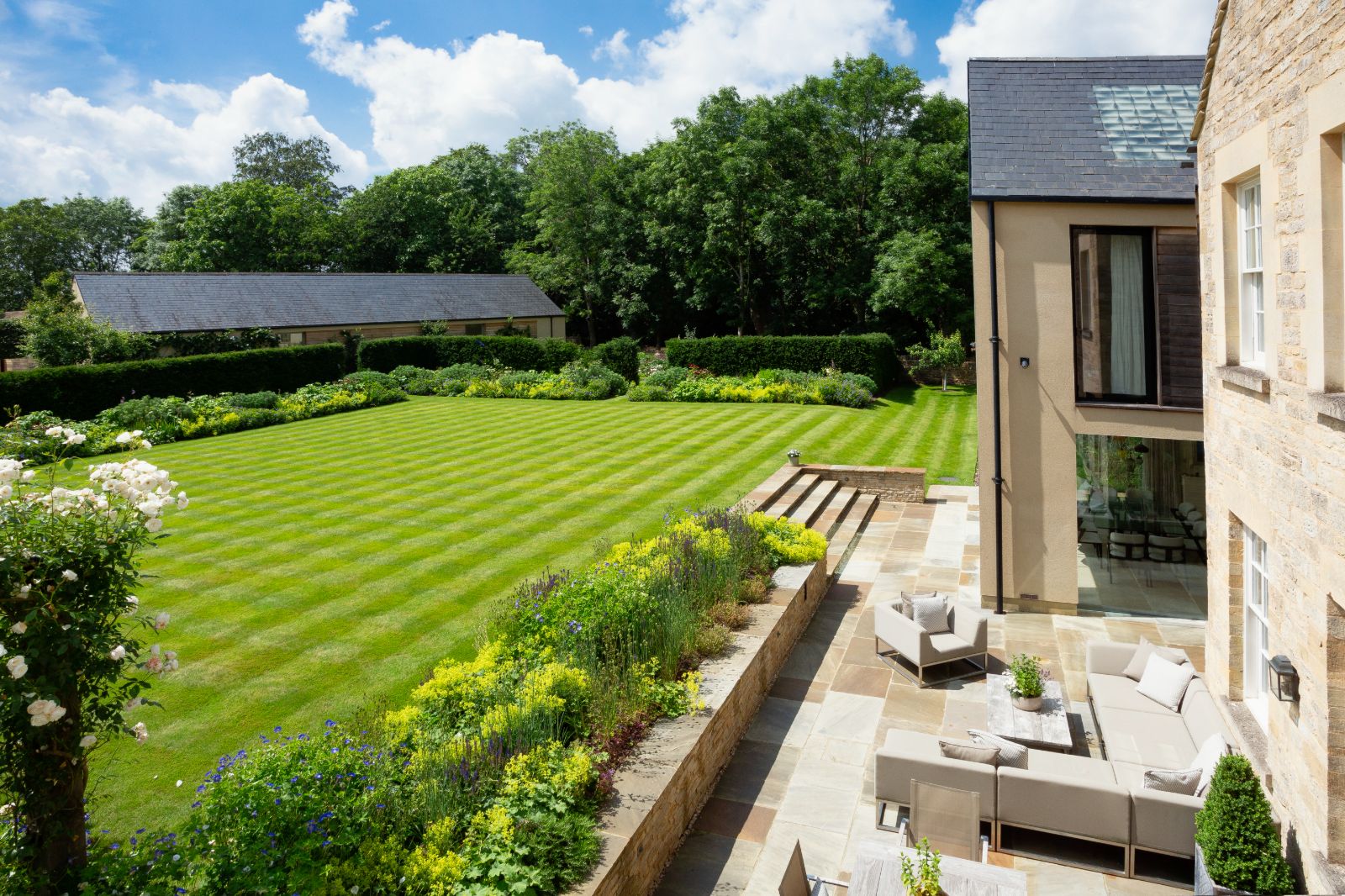 Patio and lawn at at Woodstock Lodge