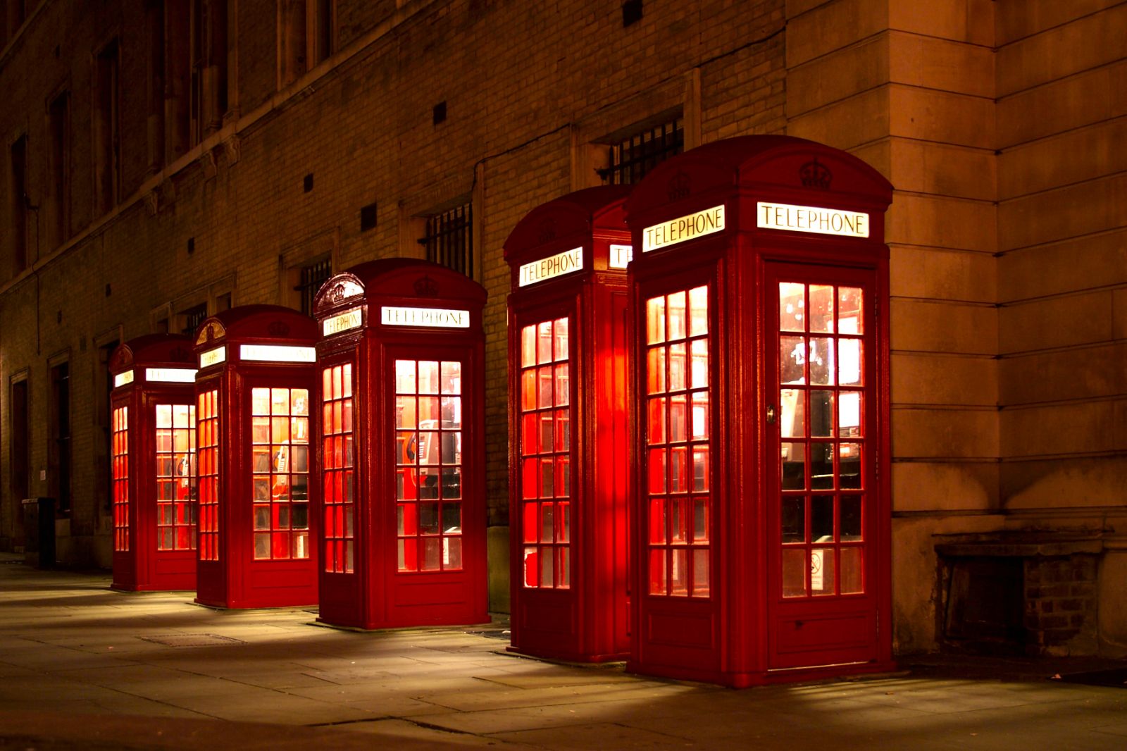 Red London phoneboxes at night