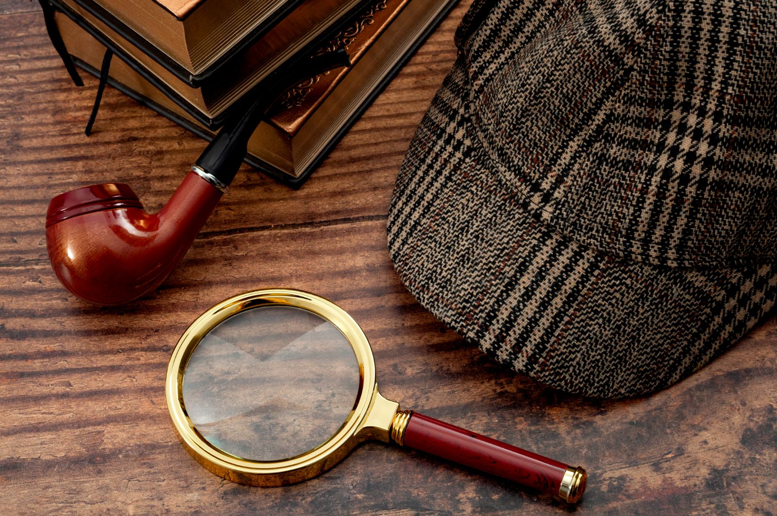 Sherlock's hate, pipe and magnifying glass