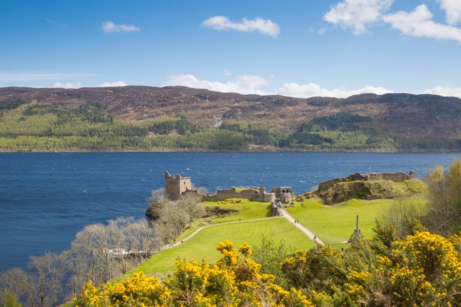 Urqhart Castle loch in Scotland