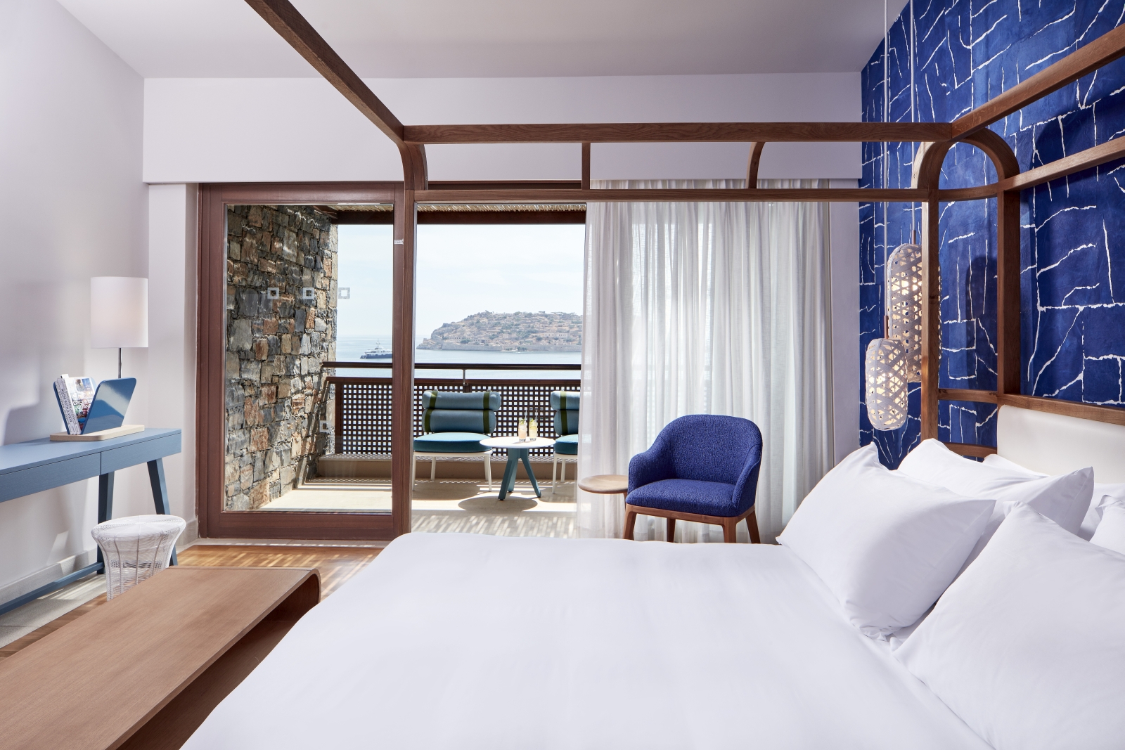 Island Luxury Suite Bedroom with terrace