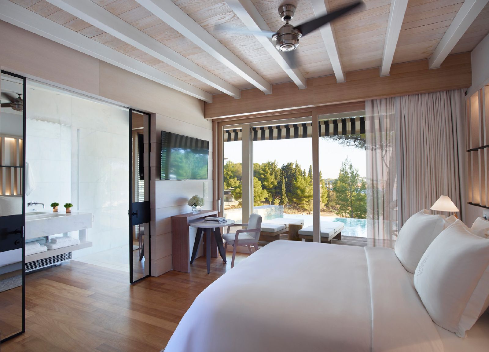 Bungalow with pool at the Four Seasons Astir Palace Athens