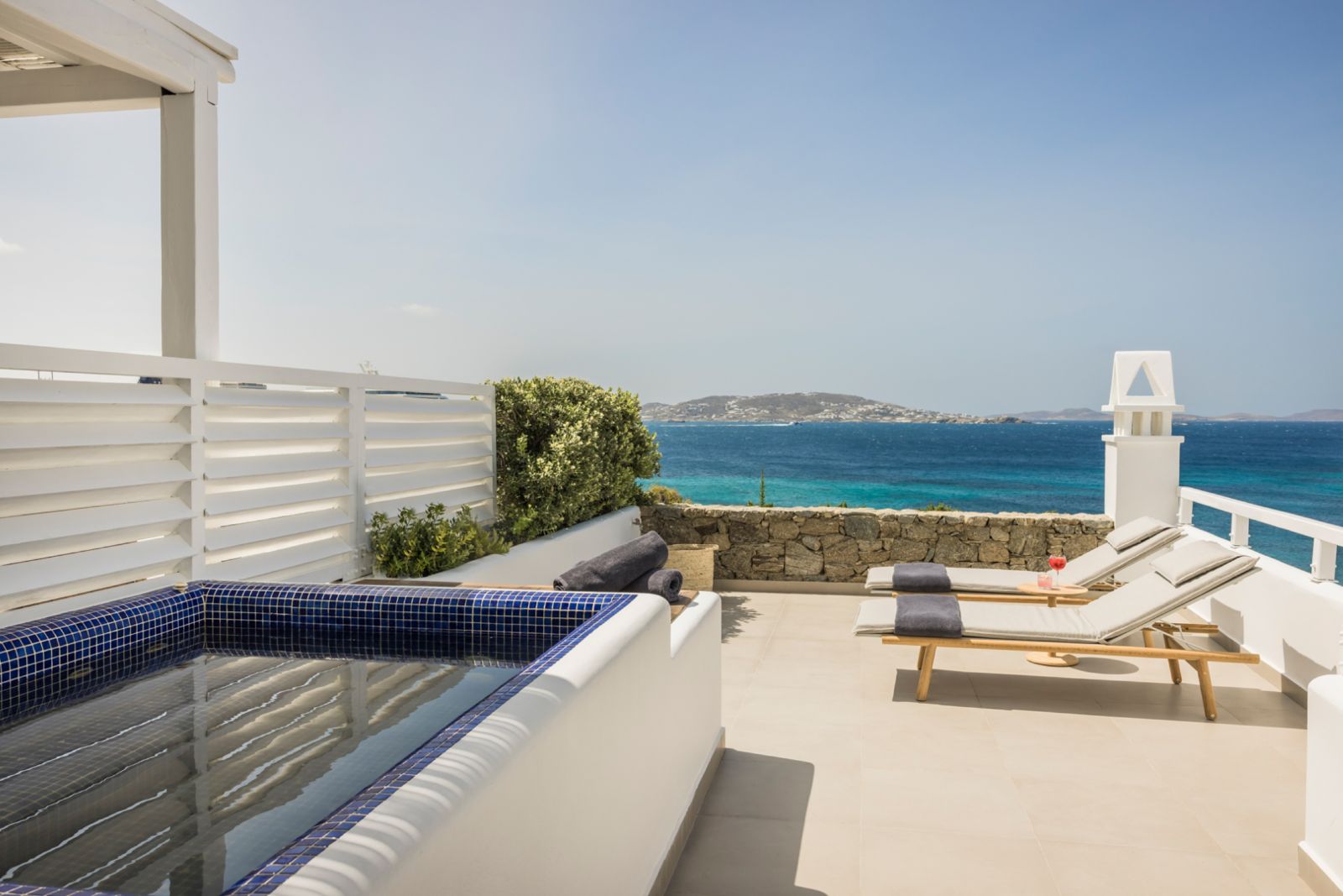 A junior suite plunge pool at Grace Mykonos 