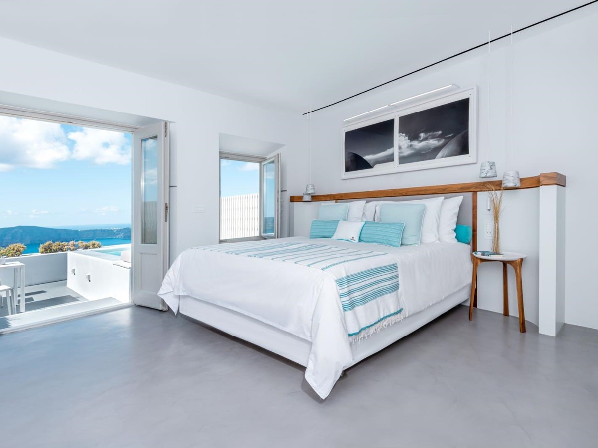 Guest bedroom at Grace Santorini