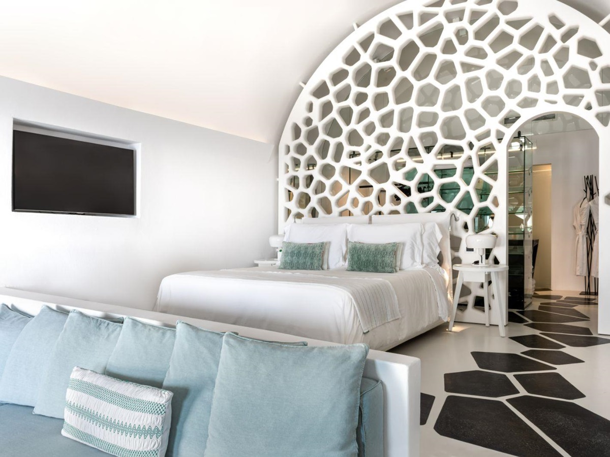 Guest bedroom at Grace Santorini