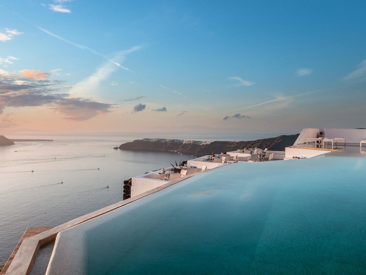 Infinity pool at Grace Santorini